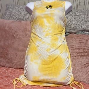 Short sleeve yellow and white sunflower Rue21 dress medium